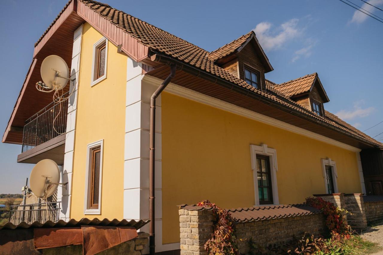Джерело Kamianets-Podilskyi Exterior foto